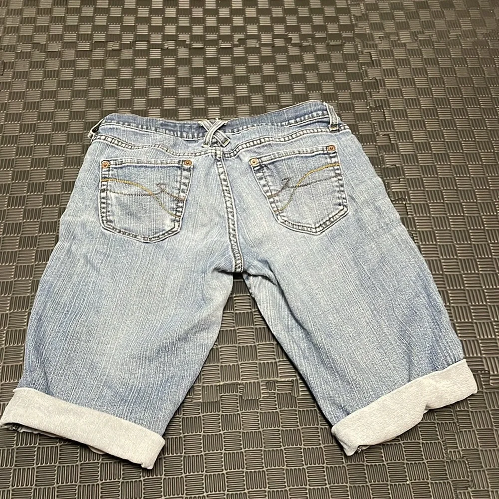 DKNY light wash denim blue jeans shorts size 8 p with cuffed bottoms
